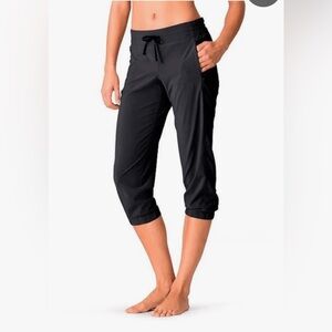 Athleta Black Jogger Capri pants